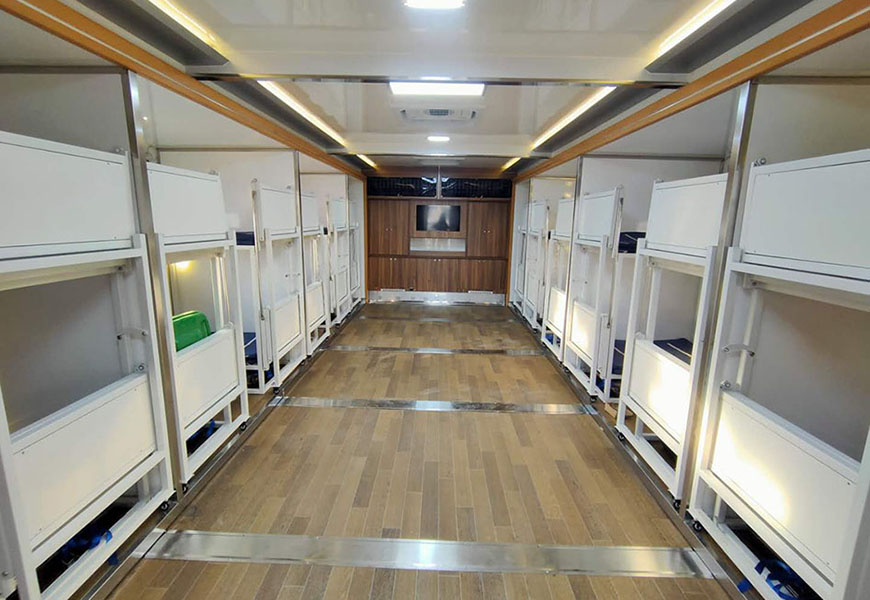 重汽豪沃T5G宿營(yíng)車